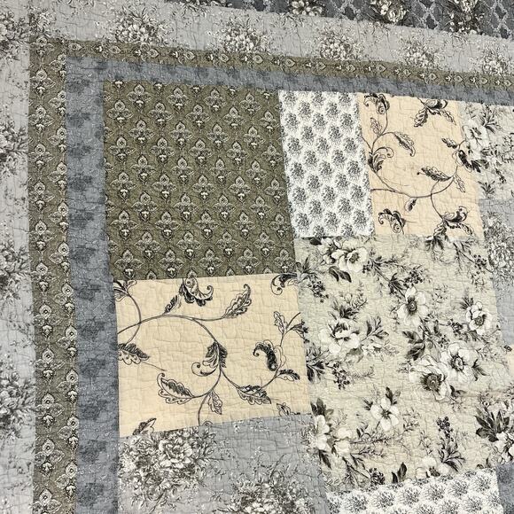 JC Penney Patchwork Quilt King Blue Bedspread Coverlet Cottage Shabby 100x84 - Picture 3 of 12